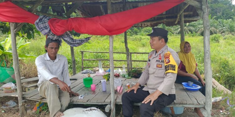 Bhabinkamtibmas Pangkalan Kuras Ajak Warga Jaga Kamtibmas dan Cegah Karhutla