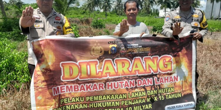 Polsek Kuala Kampar Tegaskan Larangan Membakar Lahan Lewat Sosialisasi Maklumat Kapolda Riau
