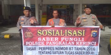 Polsek Pangkalan Kerinci Sosialisasikan Saber Pungli di Titik Keramaian Kota