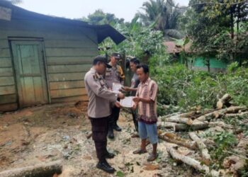 Cegah Asap, Bhabinkamtibmas Ukui Ajak Warga Bersama Jaga Lahan dari Kebakaran