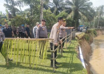 Kapolres Kuatan Singingi Memastikan Kesiapan Akhir Lokasi Pacu Jalur Rayon III Digelar di Tepian Rajo Pauh Angit