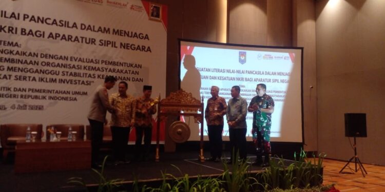 Penguatan Literasi Nilai-Nilai Pancasila Dalam Menjaga Persatuan Dan Kesatuan NKRI Bagi ASN