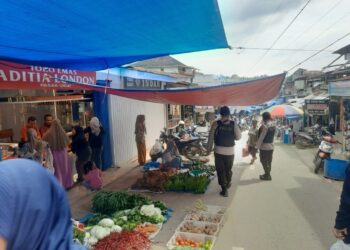 Polsek Ukui Sambangi Pasar, Ajak Masyarakat Waspada dan Peduli Keamanan