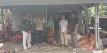 Seorang Warga Terharu Dan Berterima Kasih Kepada Kades Sepang Mendapatkan Rehab Rumah