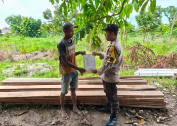 Bhabinkamtibmas Langgam Sambangi Warga, Sebarkan Maklumat Karhutla dan Gaungkan Pesan Kamtibmas