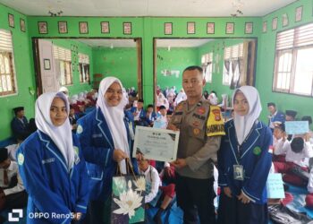 Bhabinkamtibmas Polsek Kerumutan Jadi Pemateri MPLS di MTS Al-Hidayah, Tekankan Bahaya Narkoba dan Perundungan