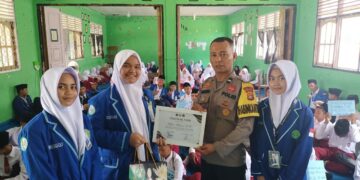 Bhabinkamtibmas Polsek Kerumutan Jadi Pemateri MPLS di MTS Al-Hidayah, Tekankan Bahaya Narkoba dan Perundungan