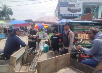 Polsek Ukui Patroli Pasar, Warga Diedukasi dan Diimbau Waspada Kriminalitas