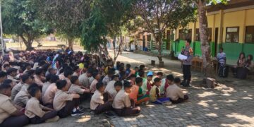 Polsek Bunut Beri Penyuluhan Bahaya Narkoba dan Pergaulan Bebas ke Pelajar SMPN 2 Bunut