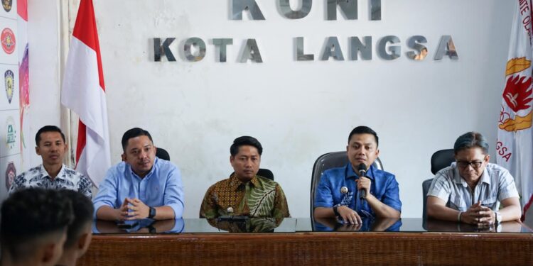 Wali Kota dan Wakil Wali Kota Langsa Lepas Atlet Futsal Berangkat Pra Pora ke Pidie