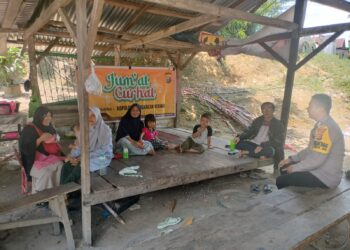 Polsek Pangkalan Kerinci Gelar Jumat Curhat di Warung, Warga Apresiasi Peran Bhabinkamtibmas
