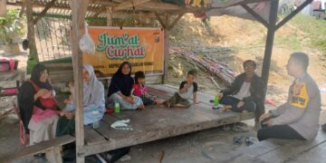 Polsek Pangkalan Kerinci Gelar Jumat Curhat di Warung, Warga Apresiasi Peran Bhabinkamtibmas