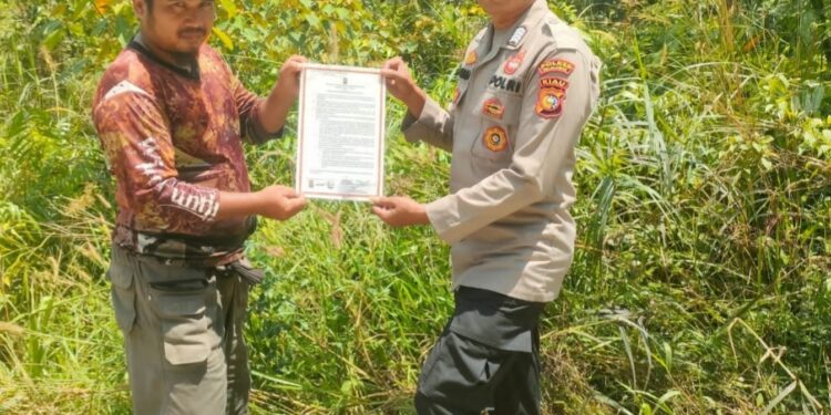 Polsek Langgam Edukasi Warga Desa Sotol soal Larangan Membakar Lahan