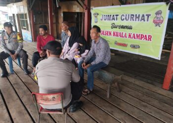 Polsek Kuala Kampar Dengarkan Aspirasi Warga dalam Jum’at Curhat di Warung Pelabuhan