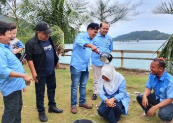 Anggota Muda PWI Sabang Dilepas Tugas dengan Ritual Siram Bunga