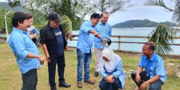 Anggota Muda PWI Sabang Dilepas Tugas dengan Ritual Siram Bunga