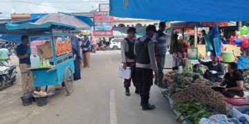 Patroli Pasar Polsek Ukui: Menyapa Warga, Menjaga Aman