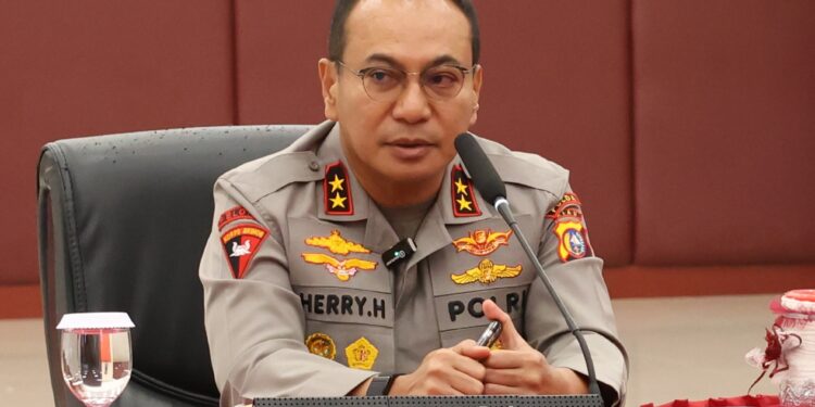 Kapolda Riau Beri Keleluasaan Anggota Antar Anak di Hari Pertama Sekolah