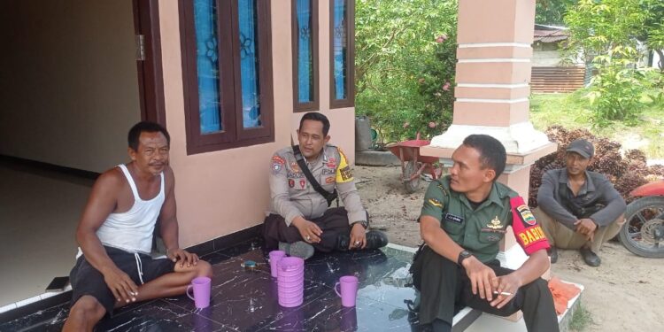Bhabinkamtibmas Pangkalan Kuras Sambangi Warga, Ajak Jaga Kamtibmas dan Bijak Bermedsos