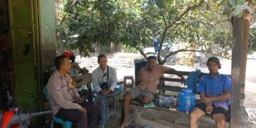 Bhabinkamtibmas Kelurahan Langgam Sambangi Warga, Tekankan Pentingnya Bijak Bermedsos dan Jaga Kamtibmas