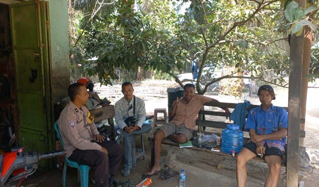 Bhabinkamtibmas Kelurahan Langgam Sambangi Warga, Tekankan Pentingnya Bijak Bermedsos dan Jaga Kamtibmas