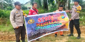 Cegah Karhutla, Bhabinkamtibmas Ukui Sisir Wilayah Rawan dan Edukasi Warga