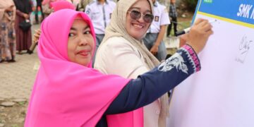 Wakil Ketua II DPRK Susilawati Jadi Pembina Upacara Di SMK Negeri 5 Takengon