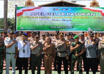Pasi Ops Kodim 0322/Siak Hadiri Apel Gelar Pasukan Operasi Patuh Lancang Kuning 2025 Polres Siak Dukung Tertib Lalu Lintas