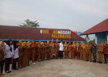 Upacara Dan Pembagian Seragam Sekolah Negeri 200 Palembang 