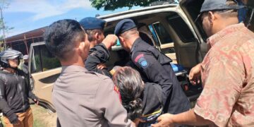 Quick Respon Personil Brimob Kompi 2 Batalyon B Pelopor Evakuasi Laka Tunggal 