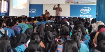 Bhabinkamtibmas Sosialisasikan Bahaya Narkoba di SMKN 1 Pangkalan Lesung