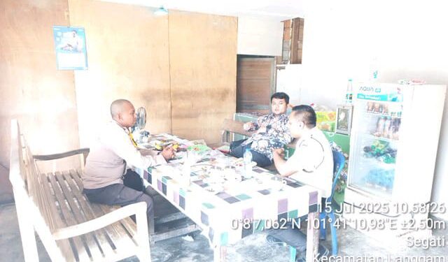 Bhabinkamtibmas Langgam Sambangi Warga, Ajak Jaga Kamtibmas dan Bijak Bermedsos