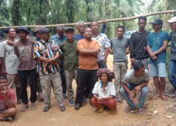 Masyarakat kemukman penanggalan Tutup Akses Jalan Menuju perkebunan PT Laot Bangko