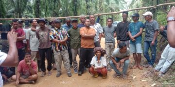 Masyarakat kemukman penanggalan Tutup Akses Jalan Menuju perkebunan PT Laot Bangko