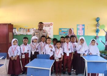 Bhabinkamtibmas Aipda Wawan Asroy Beri Pengarahan Di MPLS SDN 017 Merangin