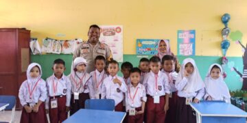 Bhabinkamtibmas Aipda Wawan Asroy Beri Pengarahan Di MPLS SDN 017 Merangin