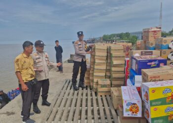 Cegah Masuknya Barang Ilegal, Polsek Kuala Kampar Gelar Patroli di Pelabuhan dan Pertokoan