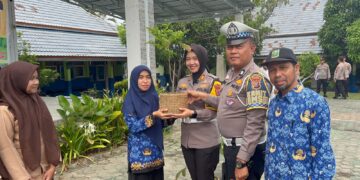 Kasat Lantas Polres Kampar Sosialisasikan Operasi Patuh Lancang Kuning di SMK N 1 Bangkinang