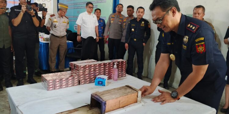 Bea Cukai Langsa Musnahkan Rokok dan Satwa Ilegal