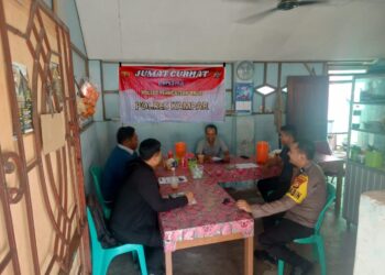 Polsek Perhentian Raja Gelar Jumat Curhat Di Desa Sialang Kubang Dengarkan Aspirasi Dan Jalin Silaturahmi