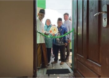 Ketua TP PKK Bersama Baznas Kota Palembang Resmikan Rumah Layak Huni Untuk Nawawi