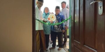 Ketua TP PKK Bersama Baznas Kota Palembang Resmikan Rumah Layak Huni Untuk Nawawi