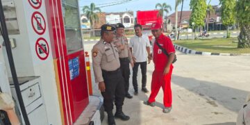 Aparat Sisir Swalayan dan SPBU, Polsek Pangkalan Kerinci Pastikan Warga Beraktivitas Aman