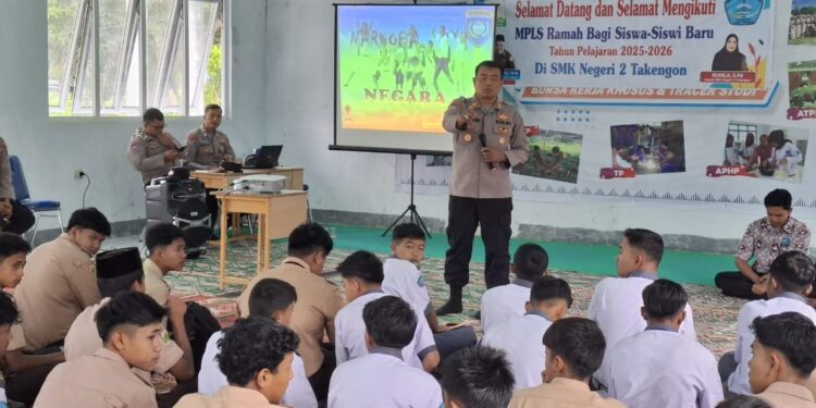 Pelaksanaan MPLS SMKN 2 Takengon Bekerjasama Dengan Polres Aceh Tengah