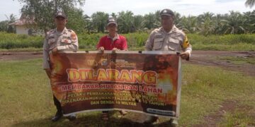 Polsek Kuala Kampar Sosialisasi Larangan Membakar Lahan di Kelurahan Teluk Dalam