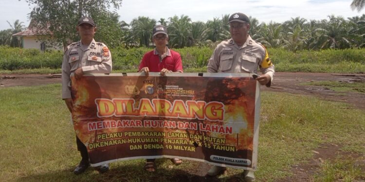 Polsek Kuala Kampar Sosialisasi Larangan Membakar Lahan di Kelurahan Teluk Dalam