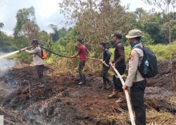 Polisi Lakukan Pendinginan dan Mitigasi Hari Ke-4 di Lokasi Karhutla Kecamatan Teluk Meranti