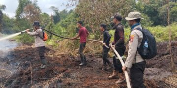 Polisi Lakukan Pendinginan dan Mitigasi Hari Ke-4 di Lokasi Karhutla Kecamatan Teluk Meranti