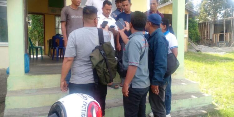 Sekdes Pantan Reduk Gelar Konferensi Pers Terkait Pemberitaan Rabat Beton, Tempuh Jalur Hukum