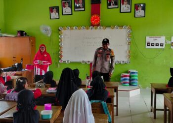 Polsek Pangkalan Kerinci Kawal Program Makan Bergizi Gratis untuk 685 Siswa SDN 008